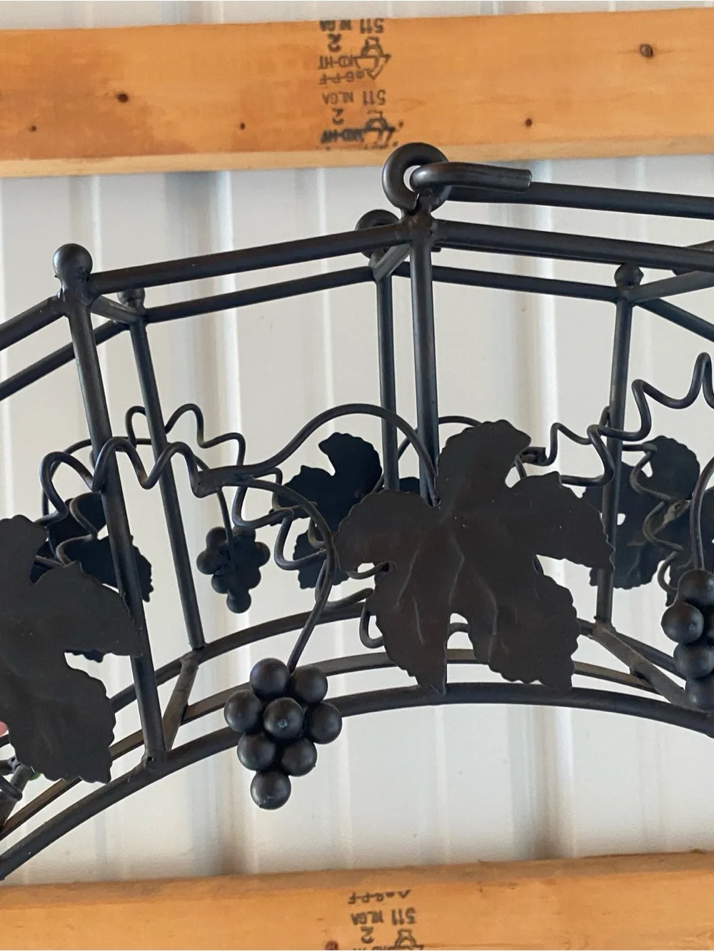 Wrought Iron Grapevine Decorative wine Rack